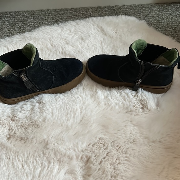 Size 8 little boys navy ugg boots - Picture 6 of 12